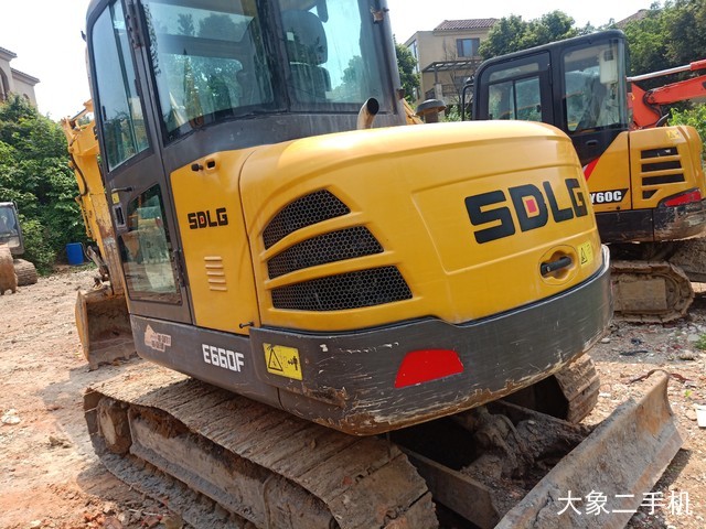 山东临工 E660F 挖掘机
