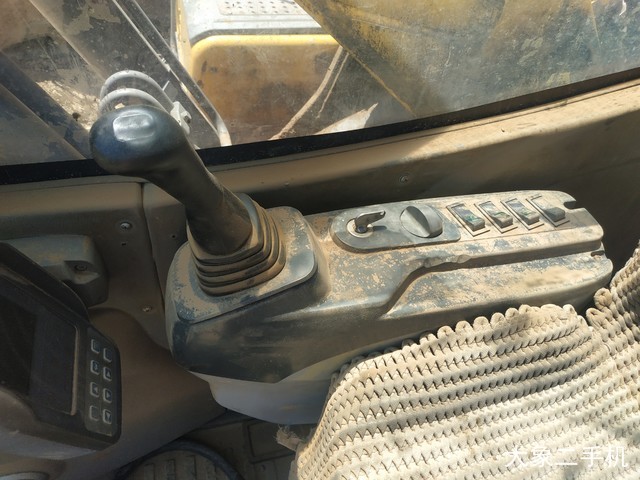 徐工 XE215C 挖掘机