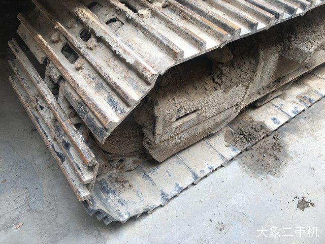 徐工 XE215C 挖掘机