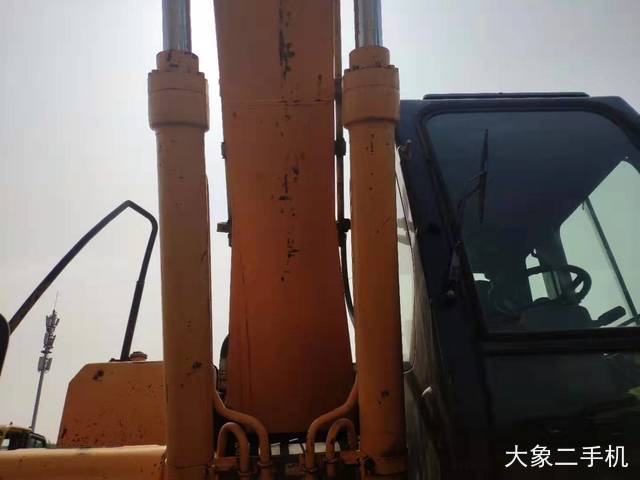 现代 R210W-7 挖掘机