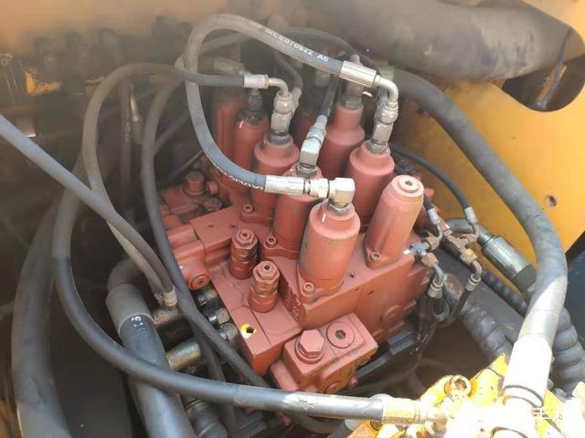 现代 R210W-7 挖掘机