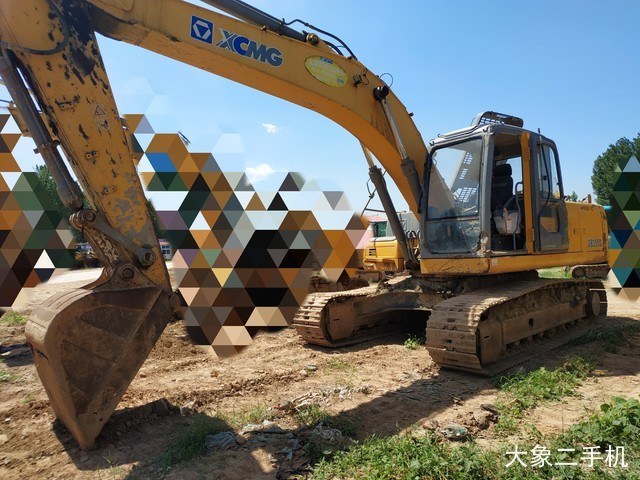 徐工 XE215C 挖掘机