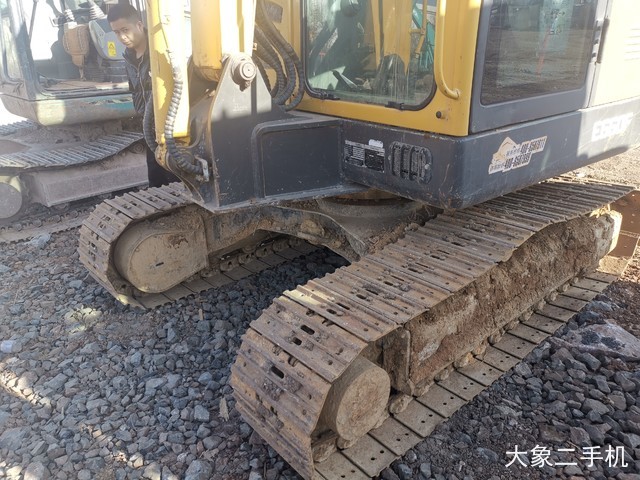 山东临工 E660F 挖掘机