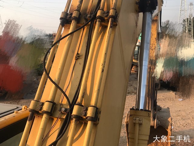 小松 PC220-8 挖掘机