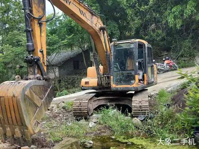 三一重工 SY135C-8 挖掘机