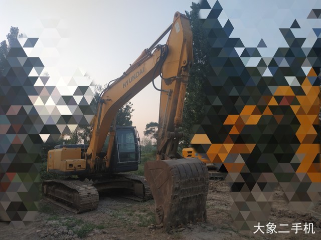 现代 R225LC-7 挖掘机