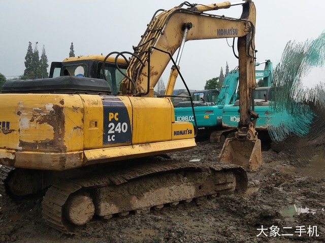 小松 PW220-7 挖掘机