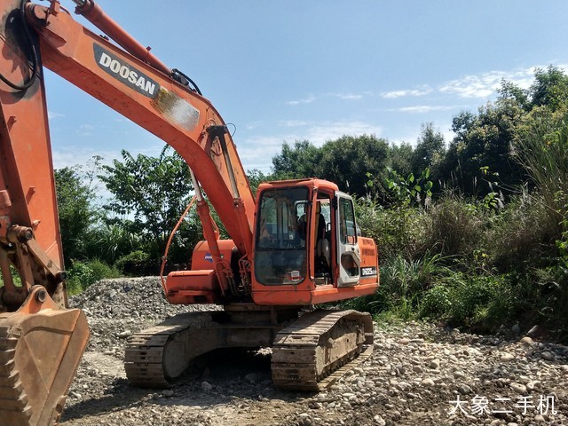 斗山 DH215-9 挖掘机