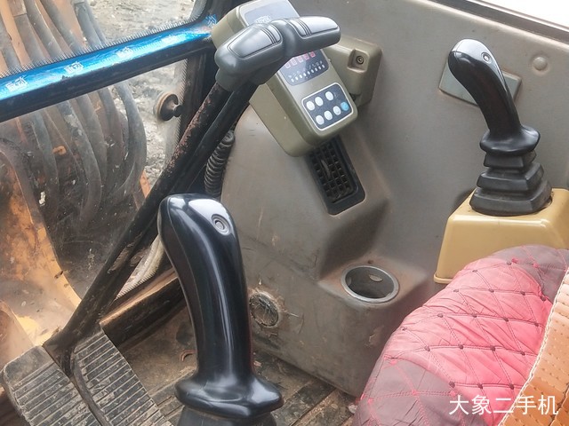 雷沃重工 FR65V8 挖掘机