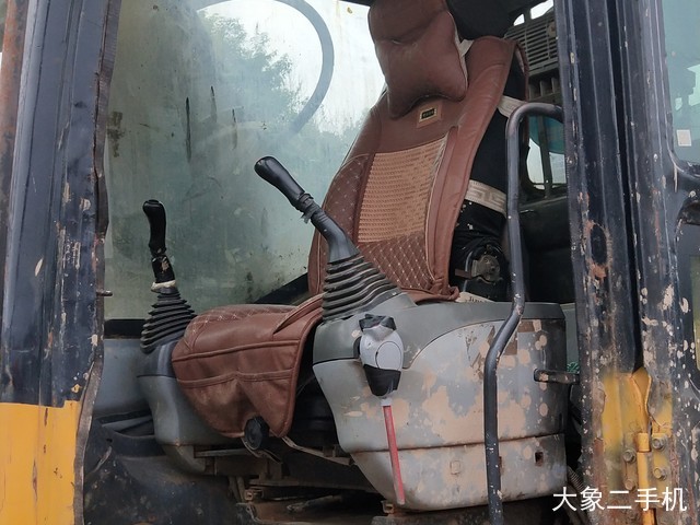 小松 PW220-7 挖掘机