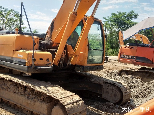 现代 R275LC-9T 挖掘机