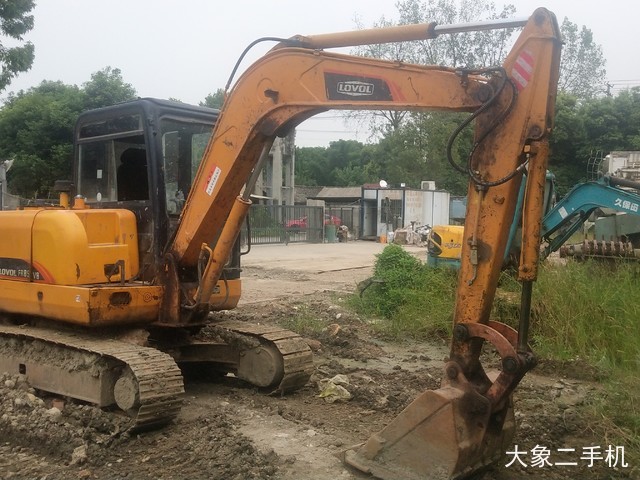 雷沃重工 FR65V8 挖掘机