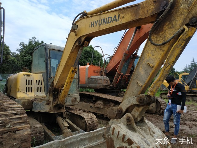 现代 R60-7 挖掘机