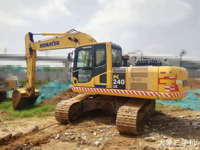 小松 PC220-8M0 挖掘机