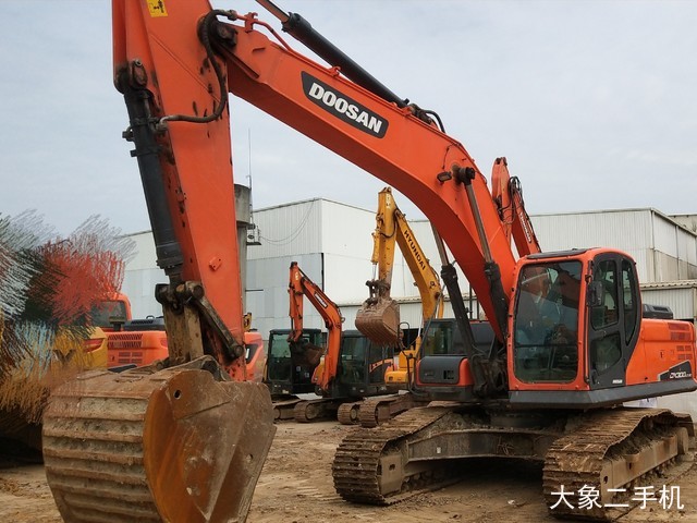 斗山 DX260LC-9C 挖掘机