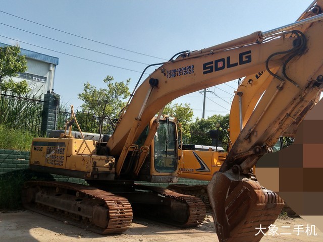 山东临工 LG6225E 挖掘机