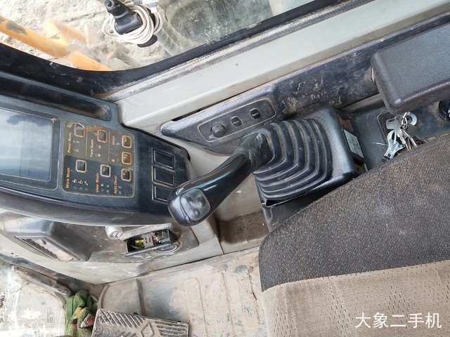 现代 R225LC-7 挖掘机