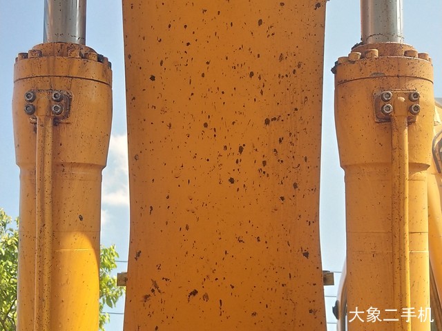 山东临工 LG6225E 挖掘机