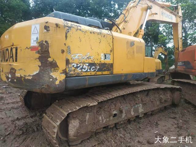 现代 R225LC-7 挖掘机