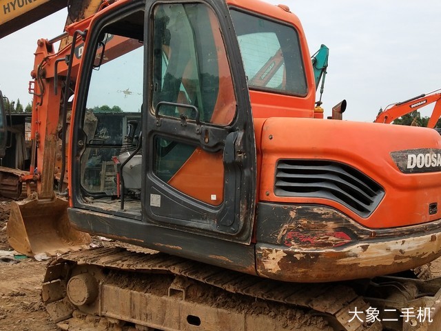 斗山 DX75 挖掘机