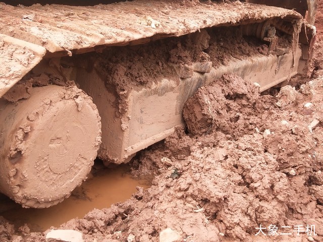 现代 R220-5 挖掘机