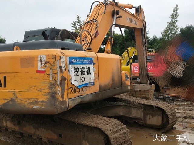 现代 R225LC-7 挖掘机