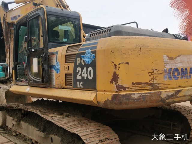 小松 PC240LC-8 挖掘机