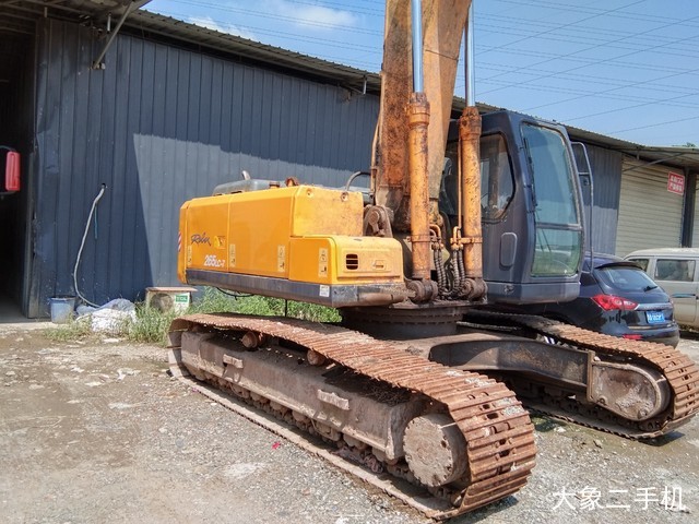 现代 R265LC-7 挖掘机