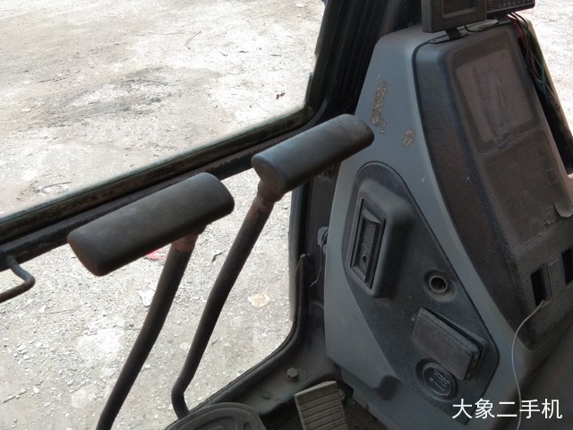 现代 R265LC-7 挖掘机