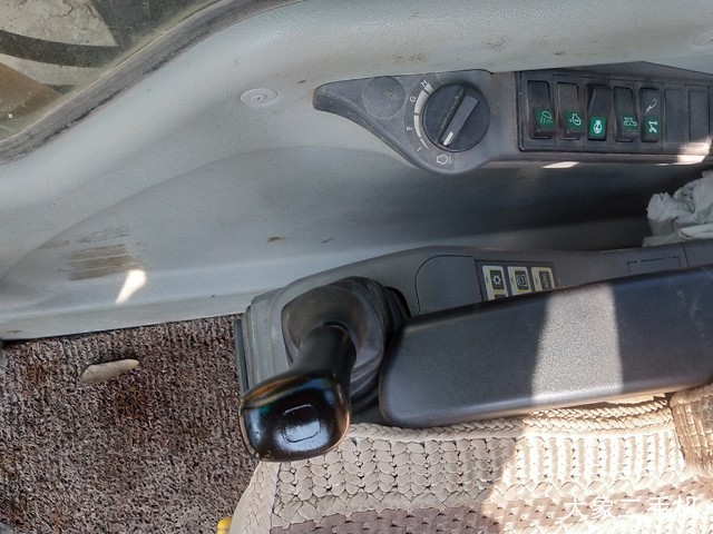 山东临工 LG6225E 挖掘机