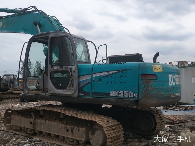 神钢 SK230-6E 挖掘机