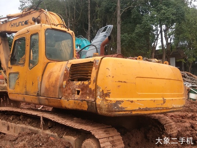 现代 R220-5 挖掘机