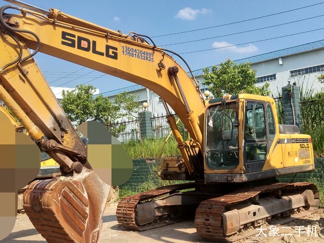 山东临工 LG6225E 挖掘机