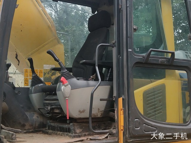 小松 PC240LC-8 挖掘机