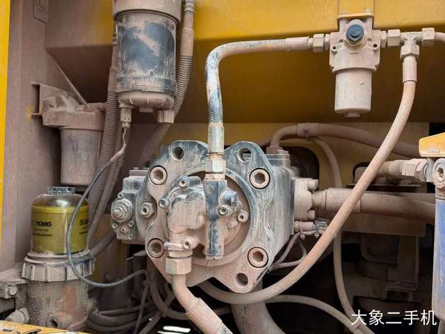 徐工 XE270DK 挖掘机