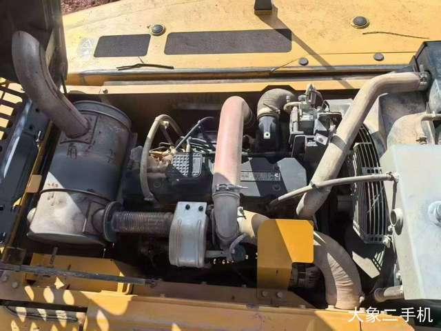 雷沃重工 FR260E 挖掘机