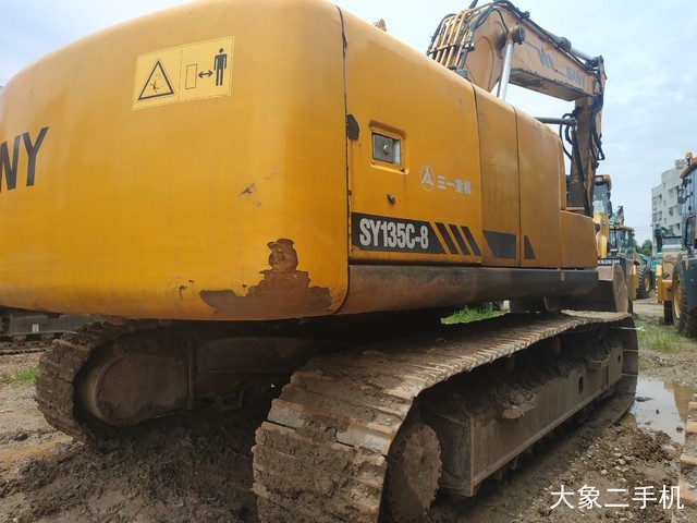 三一重工 SY235C-8 挖掘机