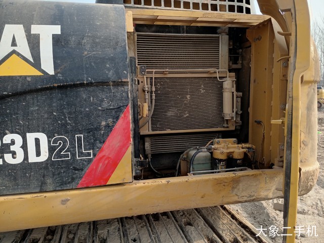 卡特彼勒 323D2L 挖掘机