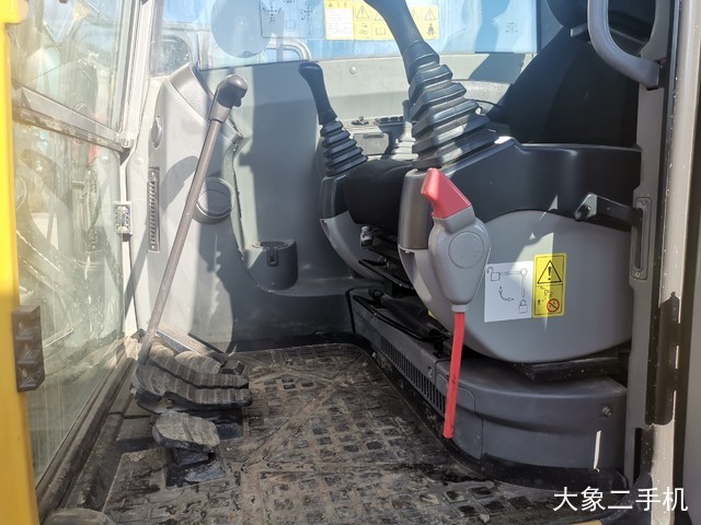 山东临工 E660F 挖掘机