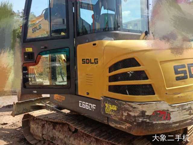 山东临工 E660F 挖掘机