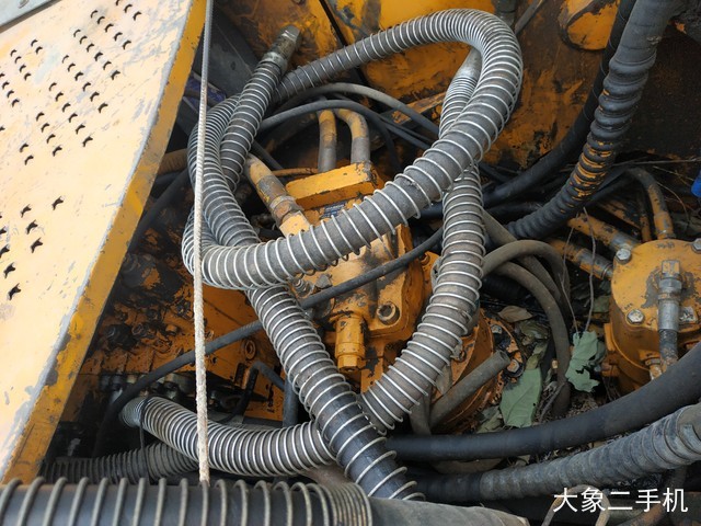 现代 R210W-5 挖掘机