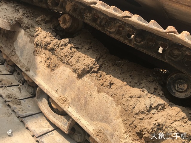 徐工 XE215C 挖掘机