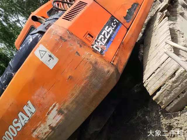 斗山 DH220LC-7 挖掘机