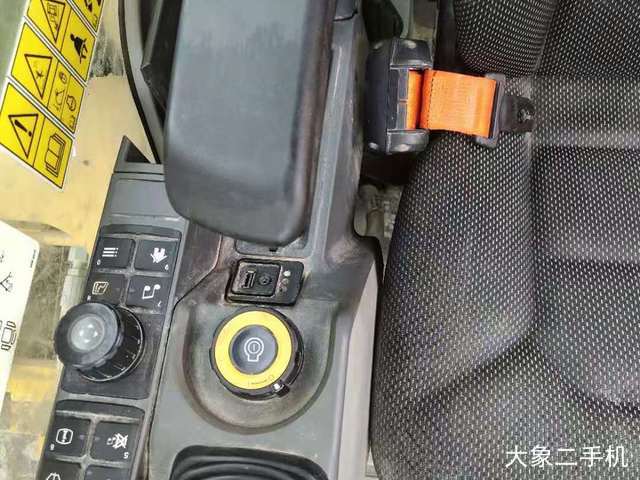 卡特彼勒 323DL 挖掘机