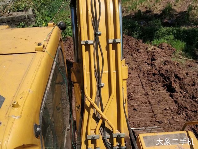 山东临工 LG6135E 挖掘机