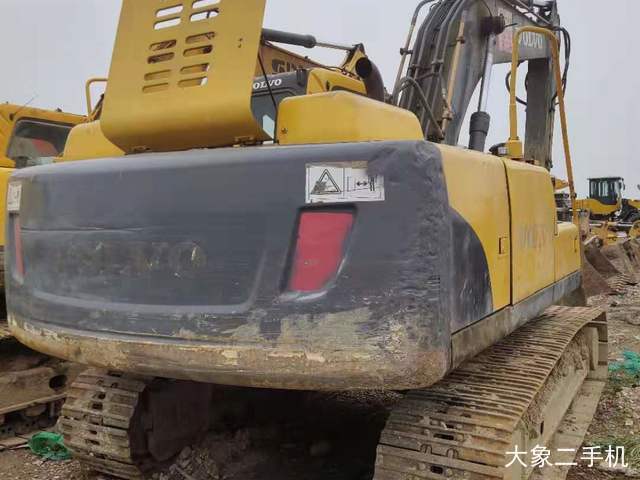 沃尔沃 EC210B 挖掘机