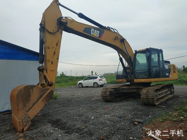 卡特彼勒 323D2L 挖掘机