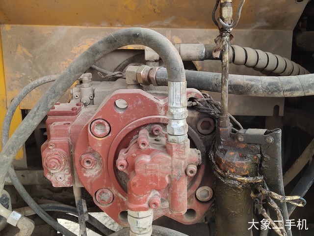 现代 R215-7 挖掘机