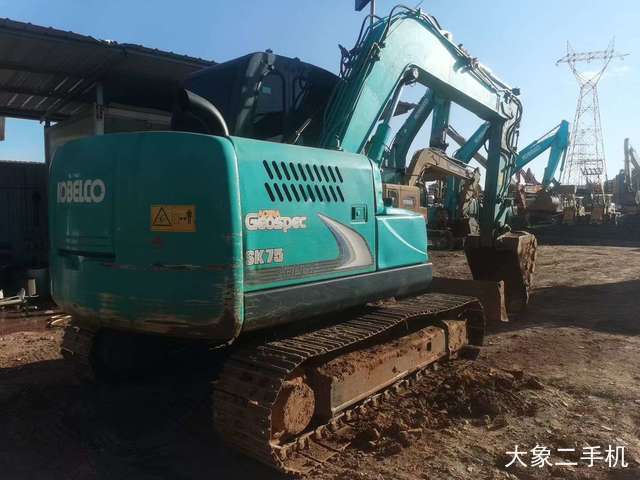 神钢 SK75-8 挖掘机