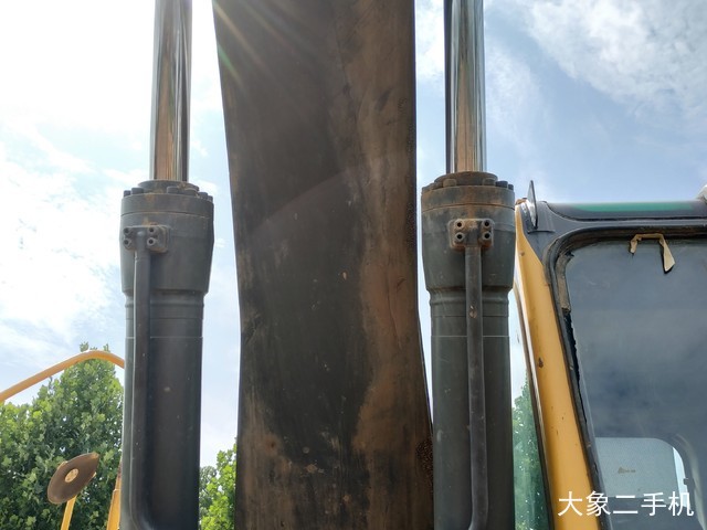 沃尔沃 EC210B 挖掘机